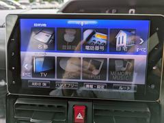 ご自身のスマホと連動させれば、運転中の通話やスマホに入れてある好きな音楽も聴けるのでので便利！ドライブも楽しくなりますね♪ 6