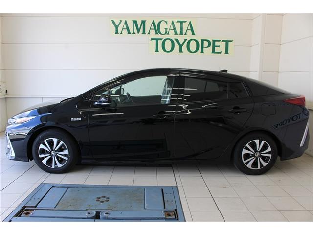 プリウスＰＨＶ Ａプレミアム　革シート　ミュージックプレイヤー接続可　バックカメラ　衝突被害軽減システム　ＥＴＣ　ドラレコ　ＬＥＤヘッドランプ　ワンオーナー（2枚目）