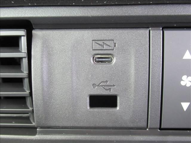 Ｎ－ＢＯＸカスタム 　届出済未使用車　ホンダセンシング　電動スライド　シートヒーター　電動パーキング　オートホールドパーキング　ＵＳＢ　アダプティブクルーズコントロール　オートマチックハイビーム　シーケンシャルターンランプ（11枚目）