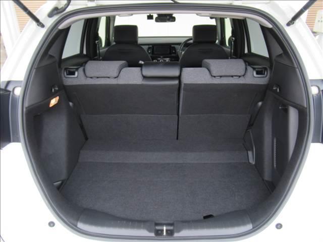 フィット ｅ：ＨＥＶ　ＨＯＭＥ　禁煙車　４ＷＤ　ＳＤナビ　ホンダセンシング　バックカメラ　ドライブレコーダー　アダプティブクルーズコントロール　ステアリングスイッチ　ＬＥＤヘッドランプ　踏み間違い防止装置　Ｂｌｕｅｔｏｏｔｈ　ＥＴＣ（16枚目）
