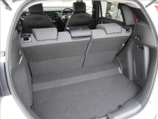 フィット ｅ：ＨＥＶ　ＨＯＭＥ　禁煙車　４ＷＤ　ＳＤナビ　ホンダセンシング　バックカメラ　ドライブレコーダー　アダプティブクルーズコントロール　ステアリングスイッチ　ＬＥＤヘッドランプ　踏み間違い防止装置　Ｂｌｕｅｔｏｏｔｈ　ＥＴＣ（32枚目）