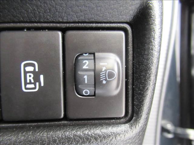 スペーシア ハイブリッドX 禁煙車 スズキセーフティサポート コーナーセンサー 両側電動スライドドア シートヒーター 車線逸脱警報 横滑り防止装置 アイドリングストップ オートエアコン ロールサンシェード(72枚目)