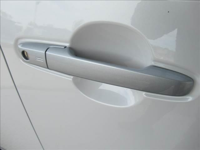 タフト X 届出済未使用車 スマートアシスト コーナーセンサー アイドリングストップ ステアリングスイッチ スカイルーフ 踏み間違い防止装置 LEDヘッドランプ 横滑り防止装置 オートエアコン(35枚目)