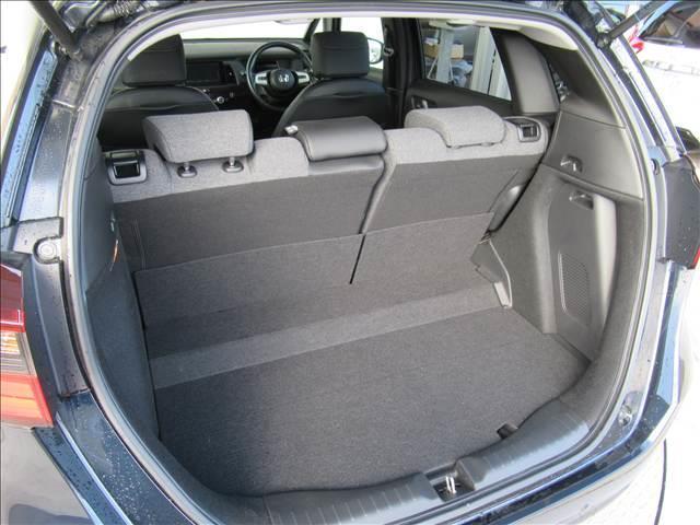 フィット e:HEV HOME 禁煙車 衝突軽減ブレーキ 歩行者事故低減ステアリング 誤発進抑制機能 近距離衝突軽減ブレーキ 渋滞追従機能付アダプティブクルーズコントロール 車線維持支援システム パーキングセンサーシステム(34枚目)