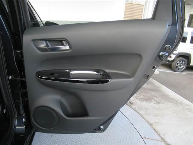 フィット e:HEV HOME 禁煙車 衝突軽減ブレーキ 歩行者事故低減ステアリング 誤発進抑制機能 近距離衝突軽減ブレーキ 渋滞追従機能付アダプティブクルーズコントロール 車線維持支援システム パーキングセンサーシステム(43枚目)