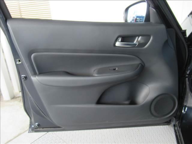 フィット e:HEV HOME 禁煙車 衝突軽減ブレーキ 歩行者事故低減ステアリング 誤発進抑制機能 近距離衝突軽減ブレーキ 渋滞追従機能付アダプティブクルーズコントロール 車線維持支援システム パーキングセンサーシステム(49枚目)