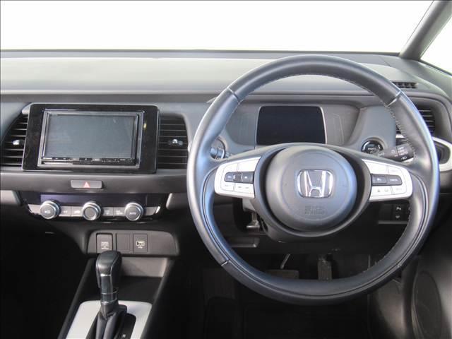 フィット e:HEV HOME 禁煙車 衝突軽減ブレーキ 歩行者事故低減ステアリング 誤発進抑制機能 近距離衝突軽減ブレーキ 渋滞追従機能付アダプティブクルーズコントロール 車線維持支援システム パーキングセンサーシステム(52枚目)