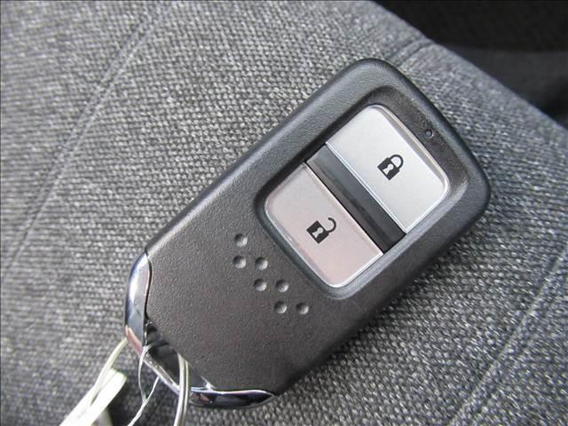 フィット e:HEV HOME 禁煙車 衝突軽減ブレーキ 歩行者事故低減ステアリング 誤発進抑制機能 近距離衝突軽減ブレーキ 渋滞追従機能付アダプティブクルーズコントロール 車線維持支援システム パーキングセンサーシステム(72枚目)