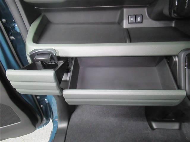 スペーシアギア ハイブリッドＸＺ　届出済未使用車　純正９インチナビ　全方位モニター　両側電動スライドドア　シートヒーター　ステアリングヒーター　アダプティブクルーズコントロール　Ｂｌｕｅｔｏｏｔｈ　フルセグ　ステアリングスイッチ（43枚目）