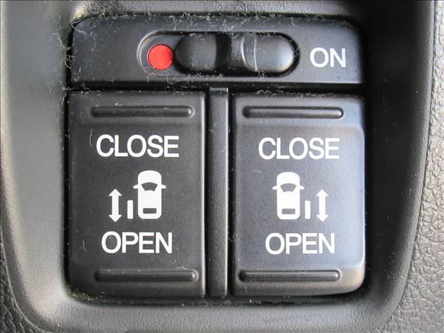 Ｎ－ＢＯＸカスタム Ｃｕｓｔｏｍ　ＳＳパッケージ　禁煙車　純正ナビ　両側電動スライドドア　バックモニター　シートヒーター　シートクーラー　横滑り防止装置　オートエアコン　ビルドインＥＴＣ　電格ミラー　フォグ（9枚目）