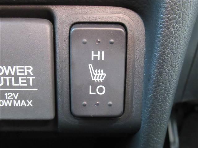 Ｎ－ＢＯＸカスタム Ｃｕｓｔｏｍ　ＳＳパッケージ　禁煙車　純正ナビ　両側電動スライドドア　バックモニター　シートヒーター　シートクーラー　横滑り防止装置　オートエアコン　ビルドインＥＴＣ　電格ミラー　フォグ（12枚目）