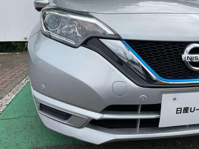 ノート ｅ－パワー　Ｘ　衝突軽減　ナビ　３６０°モニター　ドラレコ　ＥＴＣ　横滑り防止装置　障害物センサー　車線逸脱警報　フルセグＴＶ　ＤＶＤ再生　インテリキー　純正アルミ　スマートルームミラー　オートエアコン　オートライト（3枚目）