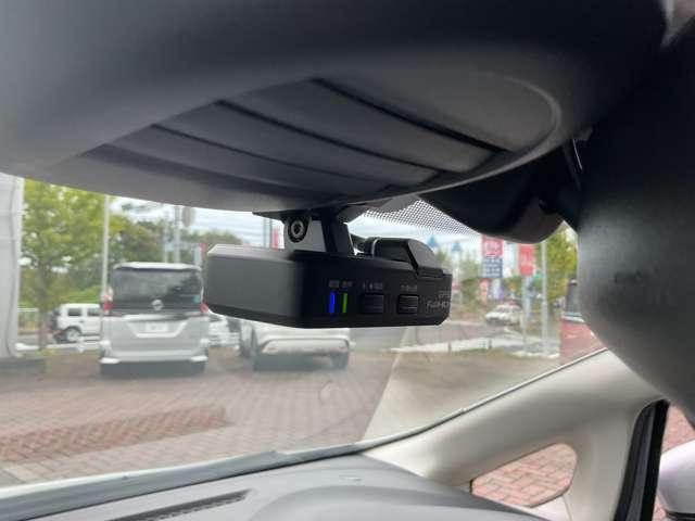 ノート ｅ－パワー　Ｘ　衝突軽減　ナビ　３６０°モニター　ドラレコ　ＥＴＣ　横滑り防止装置　障害物センサー　車線逸脱警報　フルセグＴＶ　ＤＶＤ再生　インテリキー　純正アルミ　スマートルームミラー　オートエアコン　オートライト（10枚目）