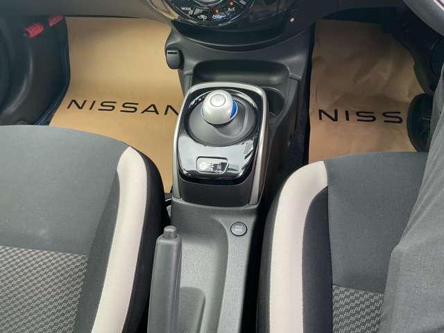 ノート ｅ－パワー　Ｘ　衝突軽減　ナビ　３６０°モニター　ドラレコ　ＥＴＣ　横滑り防止装置　障害物センサー　車線逸脱警報　フルセグＴＶ　ＤＶＤ再生　インテリキー　純正アルミ　スマートルームミラー　オートエアコン　オートライト（11枚目）