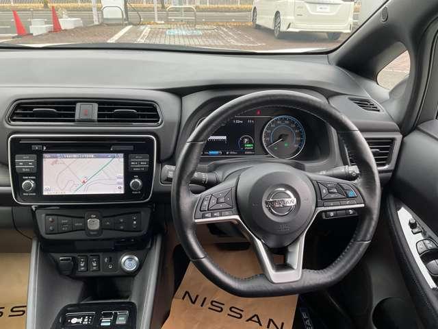 ますますドライブが楽しくなる、明るく開放的な運転席まわりです。