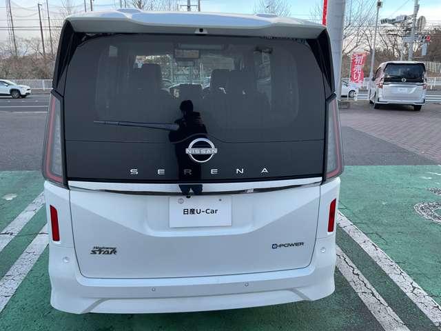 セレナ ｅ－パワー　ハイウェイスターＶ　９０周年記念車　当社試乗車ＵＰ　プロパイロット　メーカーナビ　後席モニター　エマージェンシーブレーキ　アラウンドビューモニター　ＥＴＣ　ドラレコ　両側電動スライドドア　シートヒーター　スマートミラー　障害物センサー（3枚目）