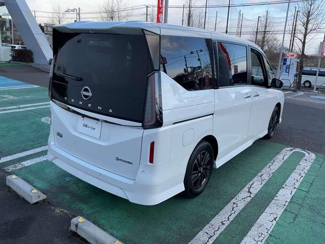 セレナ ｅ－パワー　ハイウェイスターＶ　９０周年記念車　当社試乗車ＵＰ　プロパイロット　メーカーナビ　後席モニター　エマージェンシーブレーキ　アラウンドビューモニター　ＥＴＣ　ドラレコ　両側電動スライドドア　シートヒーター　スマートミラー　障害物センサー（5枚目）