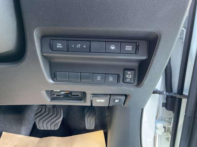 セレナ ｅ－パワー　ハイウェイスターＶ　９０周年記念車　当社試乗車ＵＰ　プロパイロット　メーカーナビ　後席モニター　エマージェンシーブレーキ　アラウンドビューモニター　ＥＴＣ　ドラレコ　両側電動スライドドア　シートヒーター　スマートミラー　障害物センサー（11枚目）