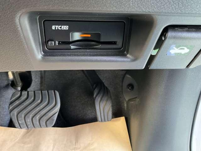 セレナ ｅ－パワー　ハイウェイスターＶ　９０周年記念車　当社試乗車ＵＰ　プロパイロット　メーカーナビ　後席モニター　エマージェンシーブレーキ　アラウンドビューモニター　ＥＴＣ　ドラレコ　両側電動スライドドア　シートヒーター　スマートミラー　障害物センサー（12枚目）