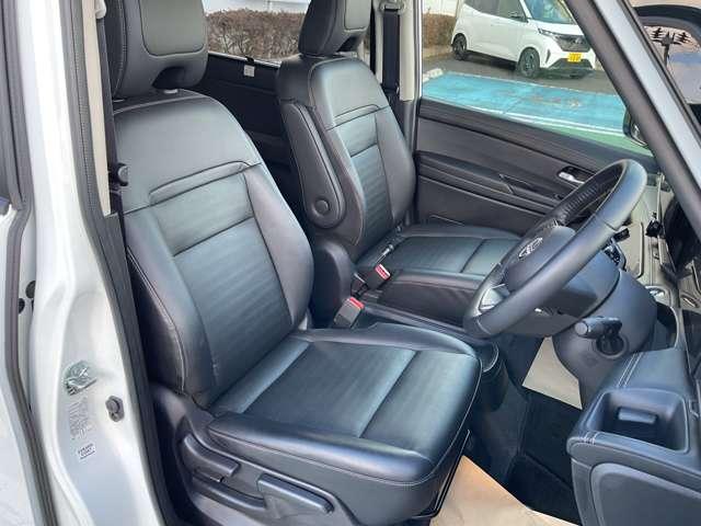 セレナ ｅ－パワー　ハイウェイスターＶ　９０周年記念車　当社試乗車ＵＰ　プロパイロット　メーカーナビ　後席モニター　エマージェンシーブレーキ　アラウンドビューモニター　ＥＴＣ　ドラレコ　両側電動スライドドア　シートヒーター　スマートミラー　障害物センサー（15枚目）