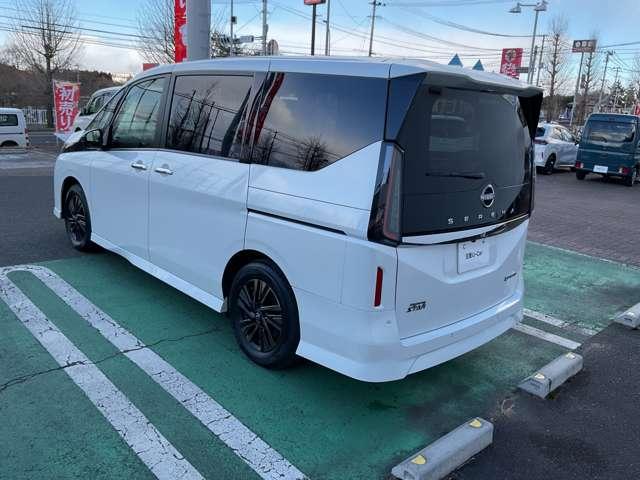セレナ ｅ－パワー　ハイウェイスターＶ　９０周年記念車　当社試乗車ＵＰ　プロパイロット　メーカーナビ　後席モニター　エマージェンシーブレーキ　アラウンドビューモニター　ＥＴＣ　ドラレコ　両側電動スライドドア　シートヒーター　スマートミラー　障害物センサー（24枚目）