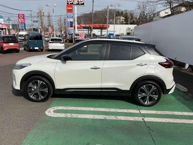 �V�ԃV���[���[���E�T�[�r�X�H�ꕹ�݂̂��X�ł��̂ŁA���w����̕ۏ؂�A�t�^�[�T�[�r�X�̖ʂ����C���������܂���