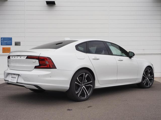 Ｓ９０ リチャージアルティメットＴ８　ＡＷＤプラグインＨＶ　４ＷＤ　認定中古車　デモカーアップ　ｈａｒｍａｎｋａｒｄｏｎプレミアムサウンドシステム　Ｇｏｏｇｌｅ搭載／ＥＴＣ／３６０度カメラ　サンルーフ　９インチタッチスクリーン式センターディスプレイ（6枚目）