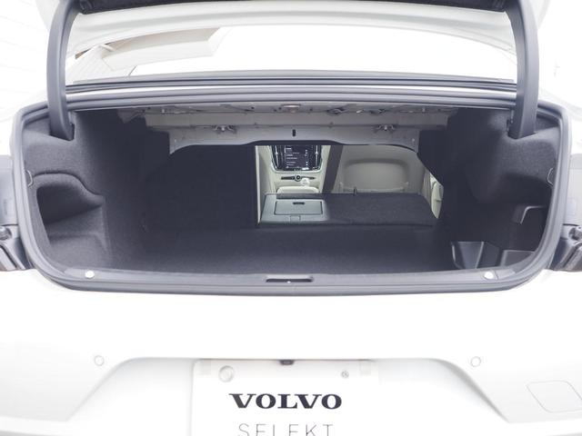 Ｓ９０ リチャージアルティメットＴ８　ＡＷＤプラグインＨＶ　４ＷＤ　認定中古車　デモカーアップ　ｈａｒｍａｎｋａｒｄｏｎプレミアムサウンドシステム　Ｇｏｏｇｌｅ搭載／ＥＴＣ／３６０度カメラ　サンルーフ　９インチタッチスクリーン式センターディスプレイ（30枚目）