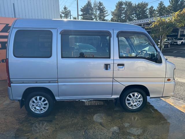 サンバーディアス ディアス　マニュアル５速　４ＷＤ（8枚目）