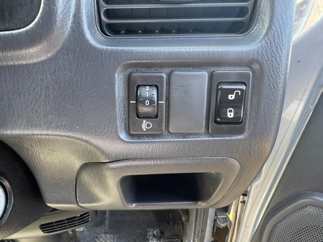 サンバーディアス ディアス　マニュアル５速　４ＷＤ（31枚目）