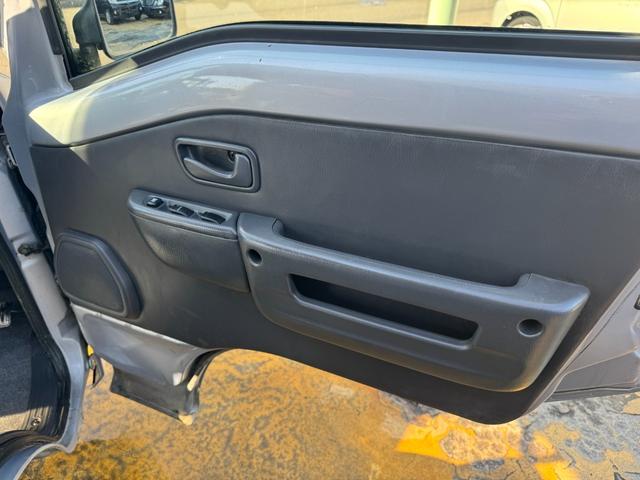 サンバーディアス ディアス　マニュアル５速　４ＷＤ（32枚目）