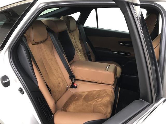 クラウンハイブリッド Ｓ　Ｆｏｕｒ　エレガンススタイル　４ＷＤ　フルセグ　メモリーナビ　ＤＶＤ再生　ミュージックプレイヤー接続可　バックカメラ　衝突被害軽減システム　ＥＴＣ　ＬＥＤヘッドランプ　ワンオーナー　記録簿　アイドリングストップ（11枚目）