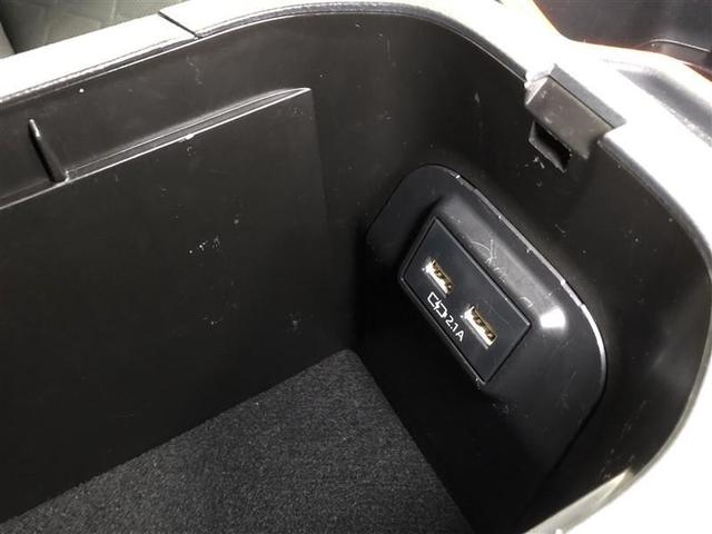 �Z���^�[�R���\�[���{�b�N�X�����ɂ́A�[�d�p�t�r�a�[�q���ݒu����Ă��܂��B