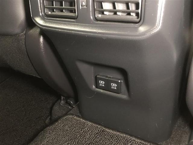 �Z���^�[�R���\�[���{�b�N�X�w�ʂɂ��[�d�p�t�r�a�[�q���ݒu����Ă���̂ŁA��Ȃɍ�������C���˂Ȃ��g�p�\�ł��B