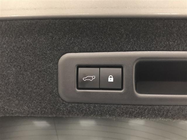 �y�n���Y�t���[�p���[�o�b�N�h�A�z���肪�ו��łӂ������Ă��鎞�ł��A�L�[���g�т��Ă����Ԃł���΁A�����o���p�[�̉��ɑ����o�����ꂷ�邱�ƂŃo�b�N�h�A�̎����J���s���܂��B