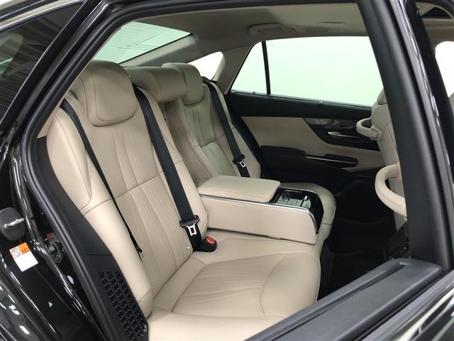 �㕔���Ȃ͒����Ԃ̃h���C�u�����K�ɉ߂�����悤�A���ʌ`��Ȃǂɂ������݌v�I�O�ȃV�[�g�o�b�N�̌`���V�[�g���̑�����X�y�[�X���H�v���邱�ƂŁA��Ȃł��\�����낰��X�y�[�X���m�ۂ���Ă��܂��I