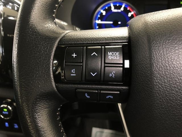 �y�X�e�A�����O�X�C�b�`�z�O������ڂ𗣂�����A�X�e�A�����O�����𗣂����ƂȂ��A�茳�̃X�C�b�`�ŗl�X�ȑ��삪�s���܂��B