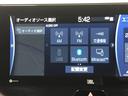 ＡＭ／ＦＭチューナー、Ｂｌｕｅｔｏｏｔｈ、ＵＳＢ入力（動画・音楽再生／給電）、フルセグＴＶなどが使用可能です。詳細は店舗スタッフまでお尋ねください。※ＤＶＤ／ＣＤデッキは搭載されていません。
