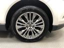 Ｚ“Ｌｅａｔｈｅｒ　Ｐａｃｋａｇｅ”専用１９インチ純正アルミホイール（２２５／５５／Ｒ１９）装着です。