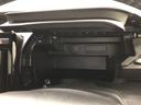 運転席アッパーボックスです。散らかりやすい小物類などの収納に便利です。