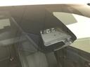 《Toyota Safety Sense》レーザーレーダーと単眼カメラを併用した「2種類の目」で、先行車を認識し、事故の回避や衝突被害軽減を支援します。