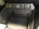 ディスプレイオーディオ用通信/充電USB端子(Type-C)と充電用入力端子(Type-C)が、センターコンソール前部に設置されています。