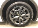 樹脂フルキャップ付き17インチスチールホイール(195/60R17)装着です。