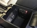 センターコンソールボックス内には、充電用USB端子(Type-A)とアクセサリーソケットが設置されています。ふたを閉めればひじ掛けとしても使用可能です。