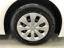 樹脂フルキャップ付きスチールホイール(195/65R15)装着です。
