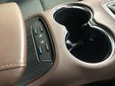 【快適温熱シート＋シートベンチレーション（運転席・助手席）】肩や腰、下肢を温めてくれるだけでなく、背もたれ面と座面から涼しい風が出てくるので、季節を問わずいつでも快適に過ごせます！３段階で調整が可能！