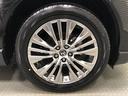 Ｚ“Ｌｅａｔｈｅｒ　Ｐａｃｋａｇｅ”専用１９インチ純正アルミホイール（２２５／５５／Ｒ１９）装着です。