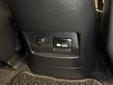 センターコンソールボックス後部にアクセサリーコンセント（ＡＣ１００Ｖ・１５００Ｗ）が設置されています。パソコンなどの電化製品を走行中に使用することもできます。