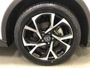 １８インチ純正アルミホイール（２２５／５０Ｒ１８）装着です。