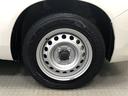 １４インチスチールホイール（１５５／８０Ｒ１４）装着です。